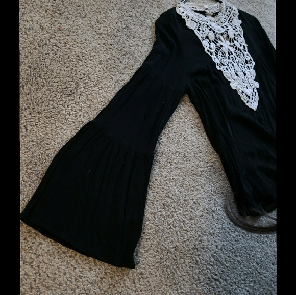 🖤 Beautiful Gothic White Laced Black Shirt 🖤 - Picture 2 of 4